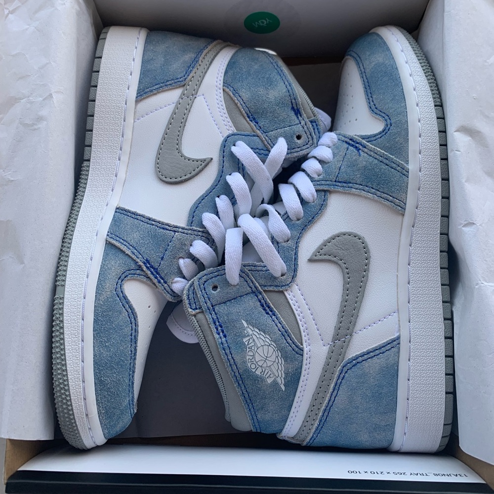 Air Jordan 1 High OG Hyper Royal